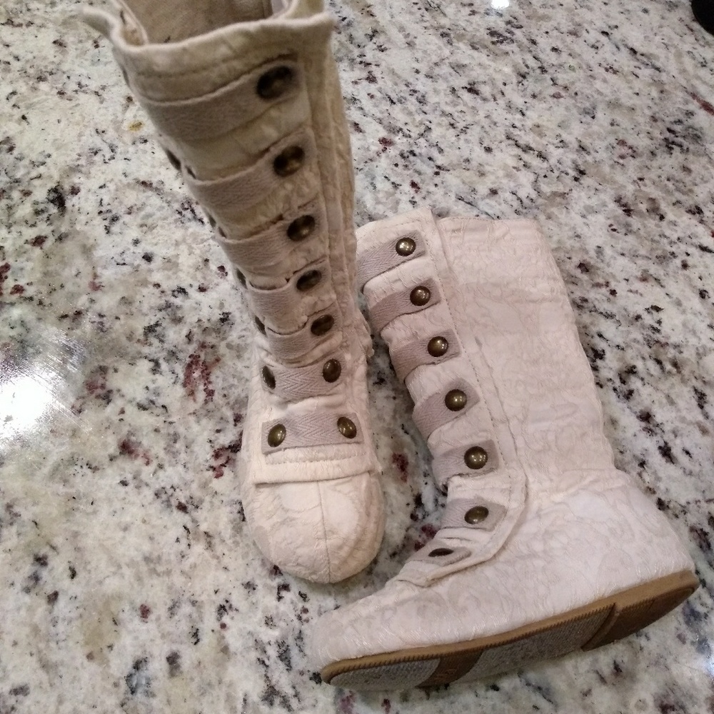 Joyfolie Leighton boots in creme size 8 toddler